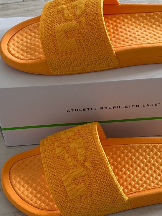 APL Big Logo TechLoom Slide, Mango
Men’s 10, Women’s 11.5, Unisex, NWT main image 9